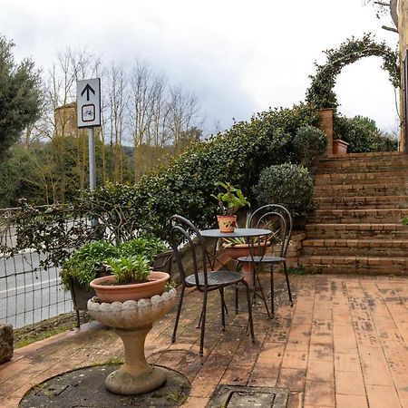 Enchanting Flat With Patio In Abbadia A Isola Monteriggioni Εξωτερικό φωτογραφία