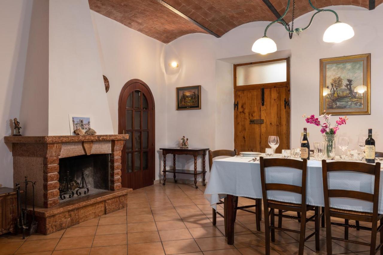 Enchanting Flat With Patio In Abbadia A Isola Monteriggioni Εξωτερικό φωτογραφία