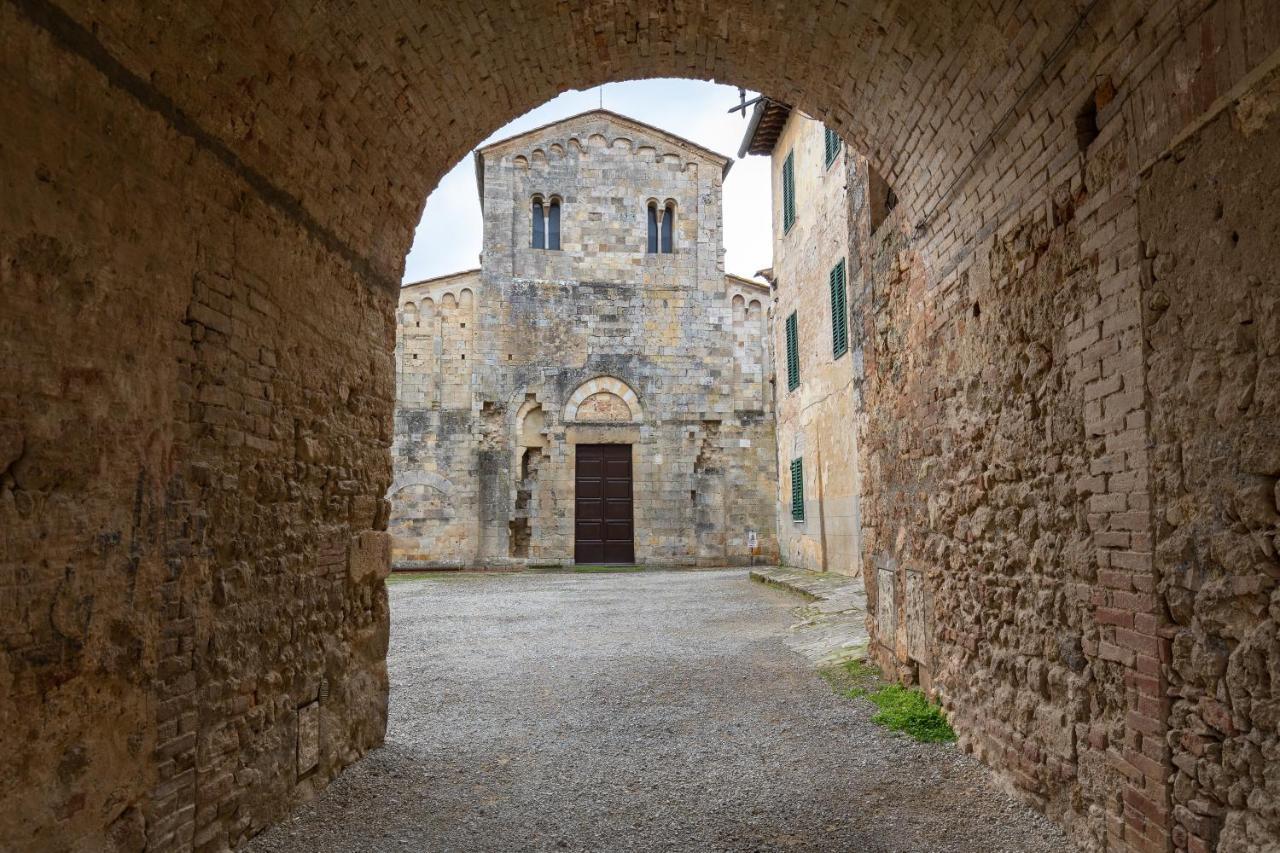 Enchanting Flat With Patio In Abbadia A Isola Monteriggioni Εξωτερικό φωτογραφία