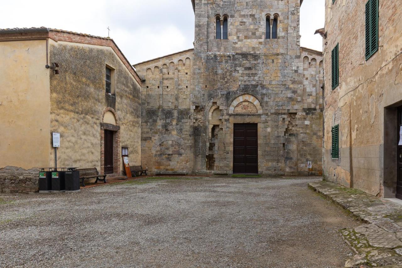 Enchanting Flat With Patio In Abbadia A Isola Monteriggioni Εξωτερικό φωτογραφία