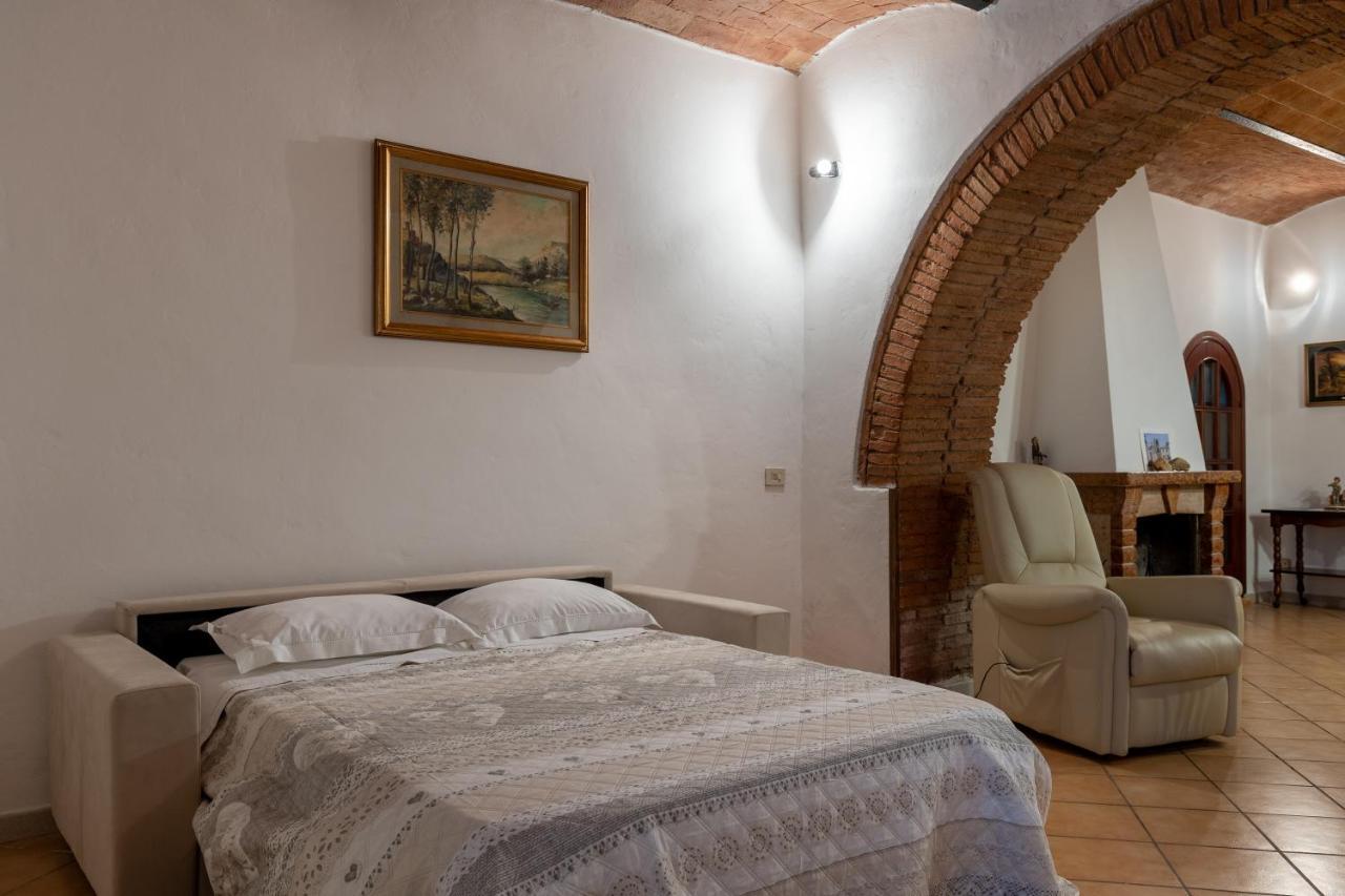 Enchanting Flat With Patio In Abbadia A Isola Monteriggioni Εξωτερικό φωτογραφία