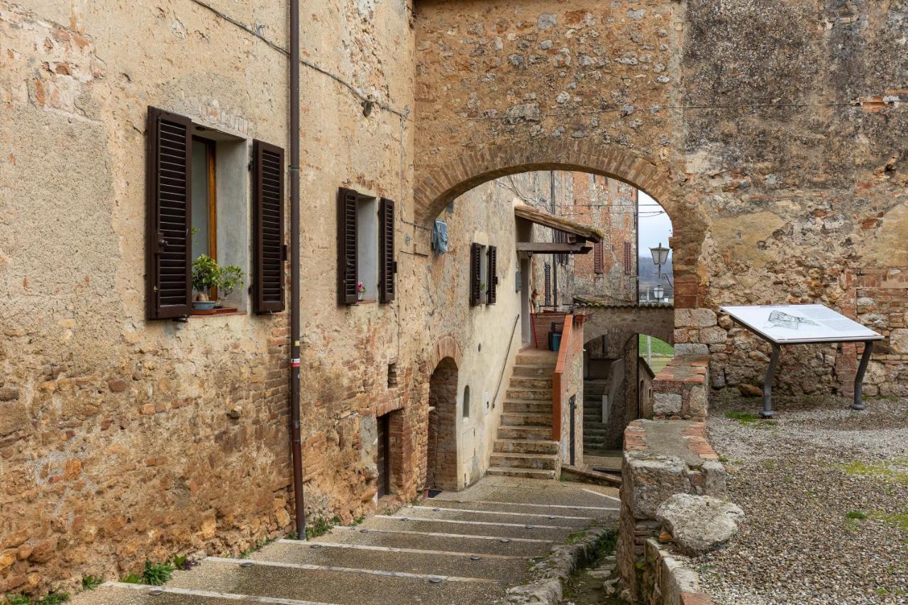 Enchanting Flat With Patio In Abbadia A Isola Monteriggioni Εξωτερικό φωτογραφία